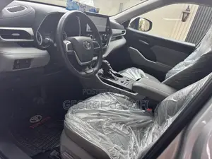 Toyota Highlander XLE 2025 Silver