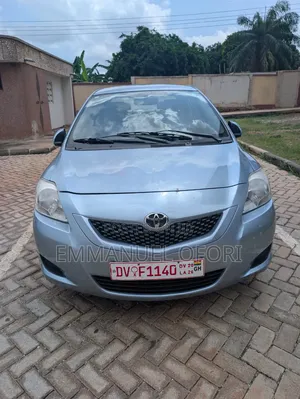 Toyota Belta 2010 Silver
