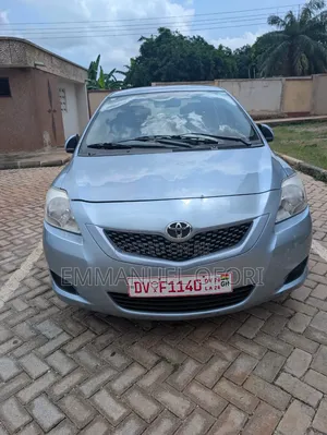 Toyota Belta 2010 Silver