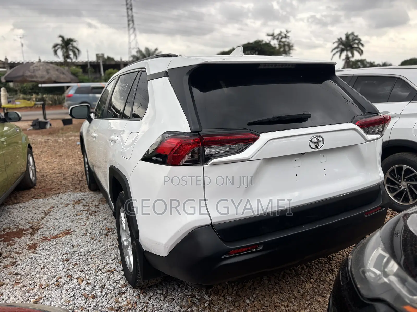 Toyota RAV4 LE AWD 2019 White
