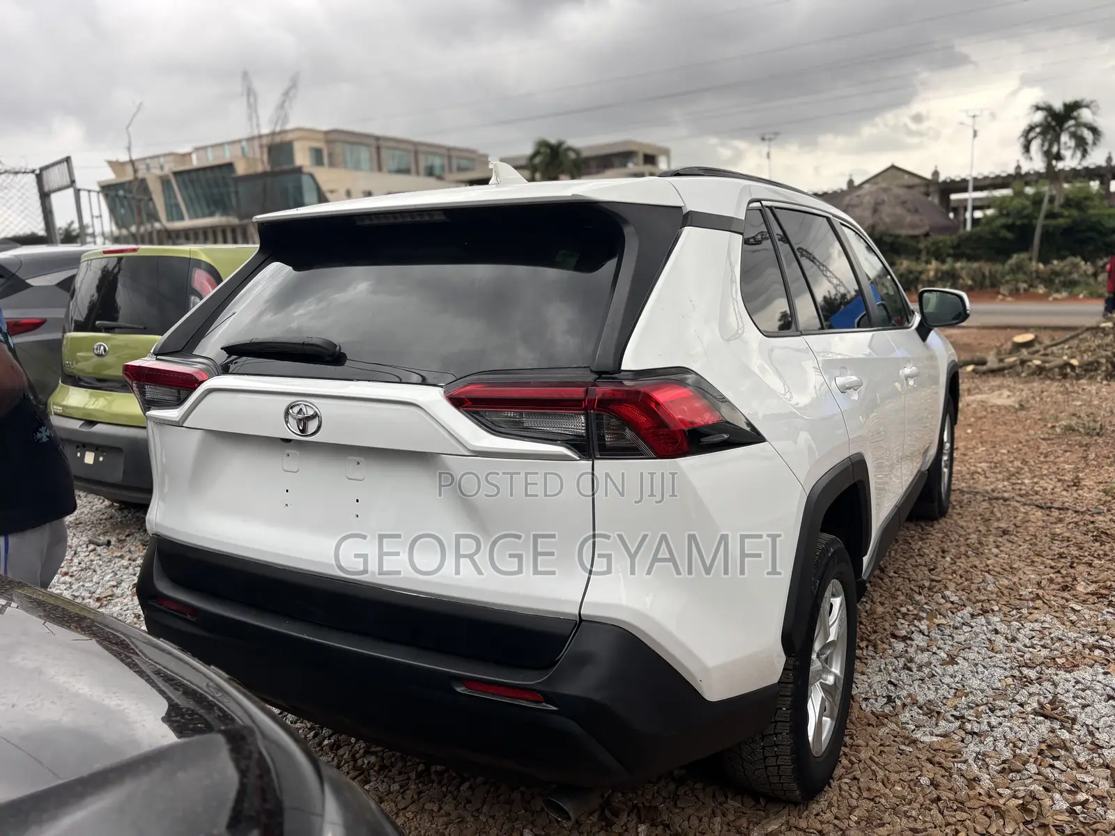 Toyota RAV4 LE AWD 2019 White