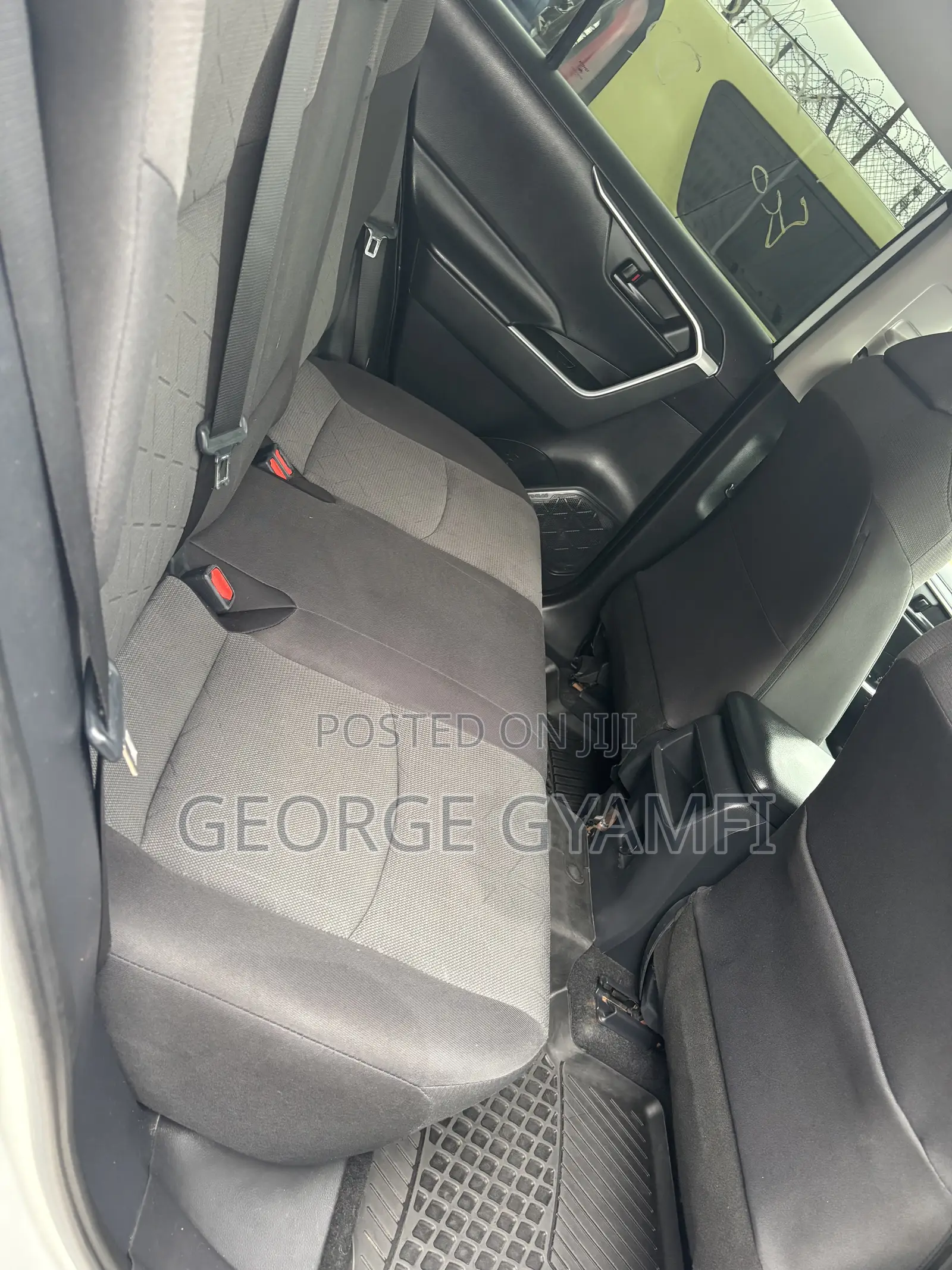 Toyota RAV4 LE AWD 2019 White