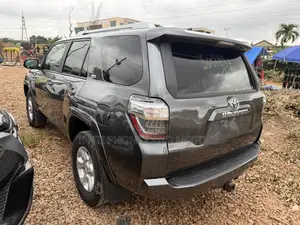 Toyota 4-Runner SR5 Premium 4dr 4x4 (4.0L 6cyl 5A) 2017 Gray