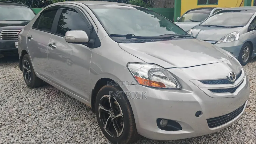 Toyota Yaris 2010 Silver