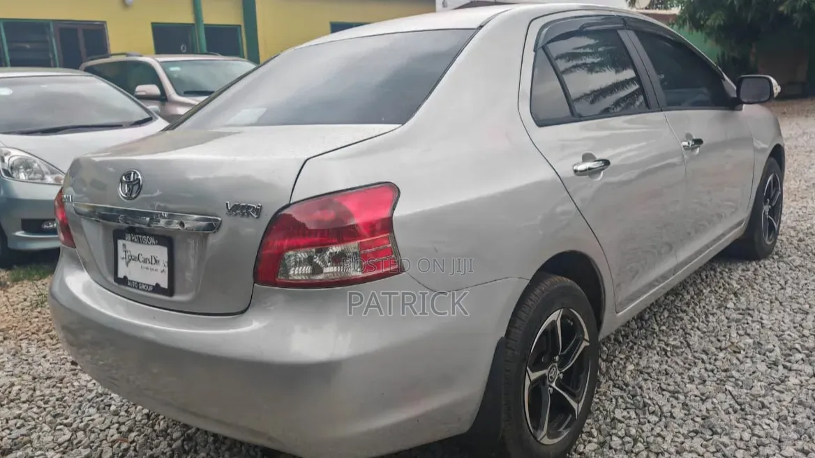Toyota Yaris 2010 Silver