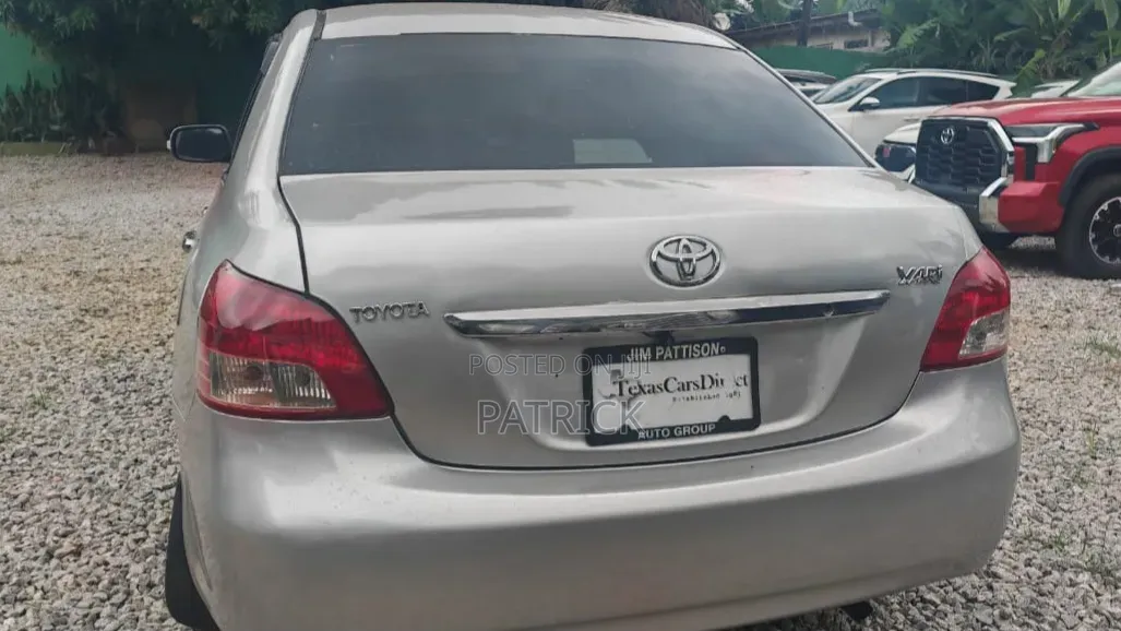Toyota Yaris 2010 Silver
