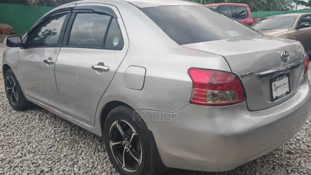 Toyota Yaris 2010 Silver
