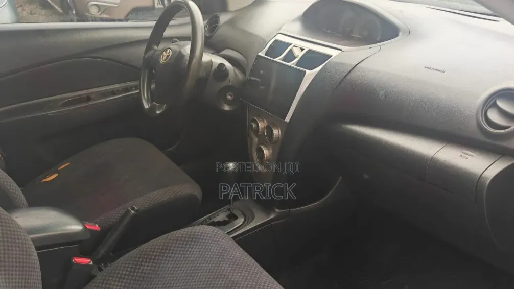 Toyota Yaris 2010 Silver