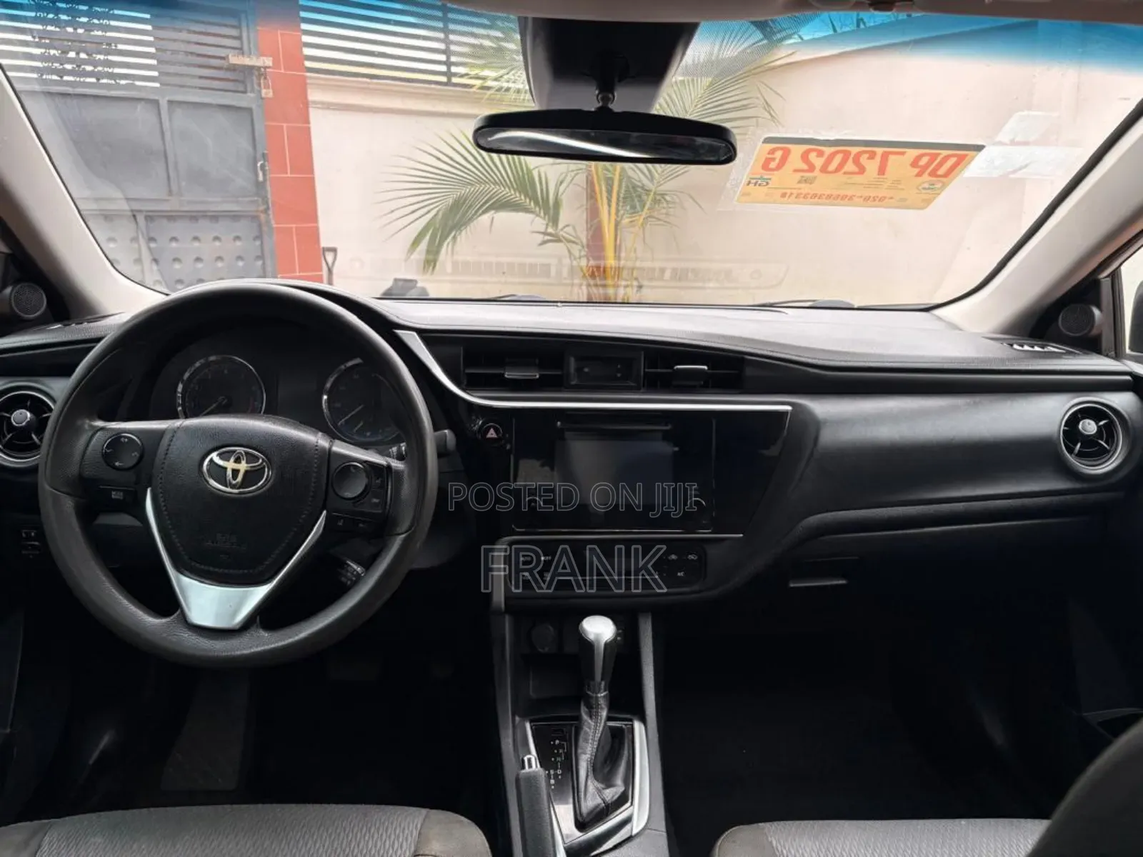 Toyota Corolla LE 4dr Sedan (1.8L 4cyl CVT) 2017 White