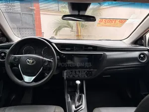 Toyota Corolla LE 4dr Sedan (1.8L 4cyl CVT) 2017 White