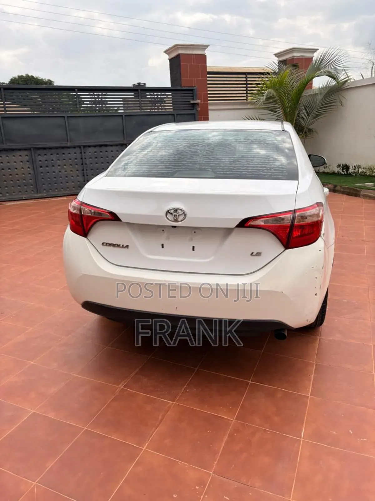 Toyota Corolla LE 4dr Sedan (1.8L 4cyl CVT) 2017 White
