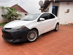 Toyota Corolla LE 4dr Sedan (1.8L 4cyl CVT) 2017 White