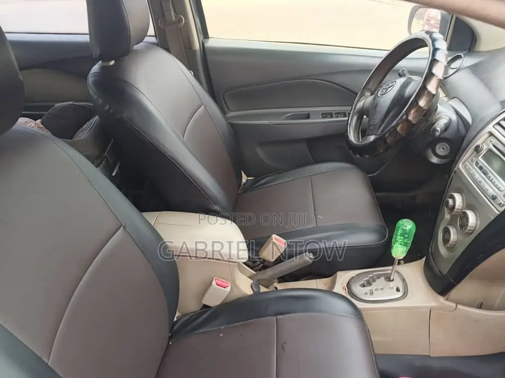Toyota Yaris 2010 Green