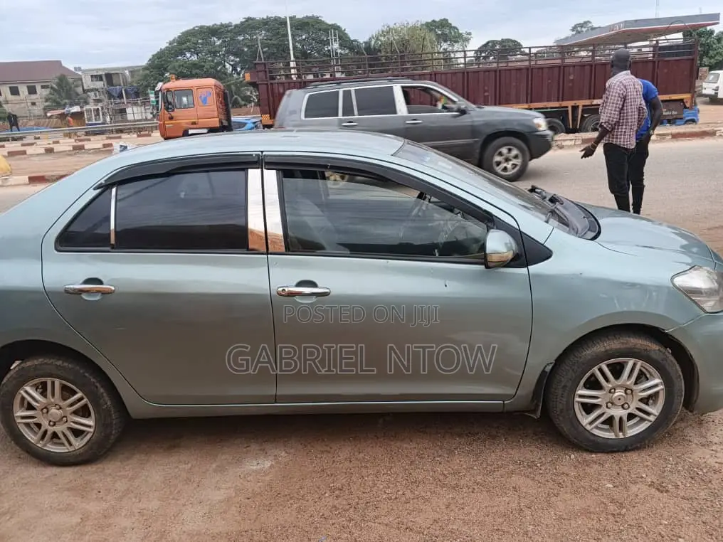 Toyota Yaris 2010 Green