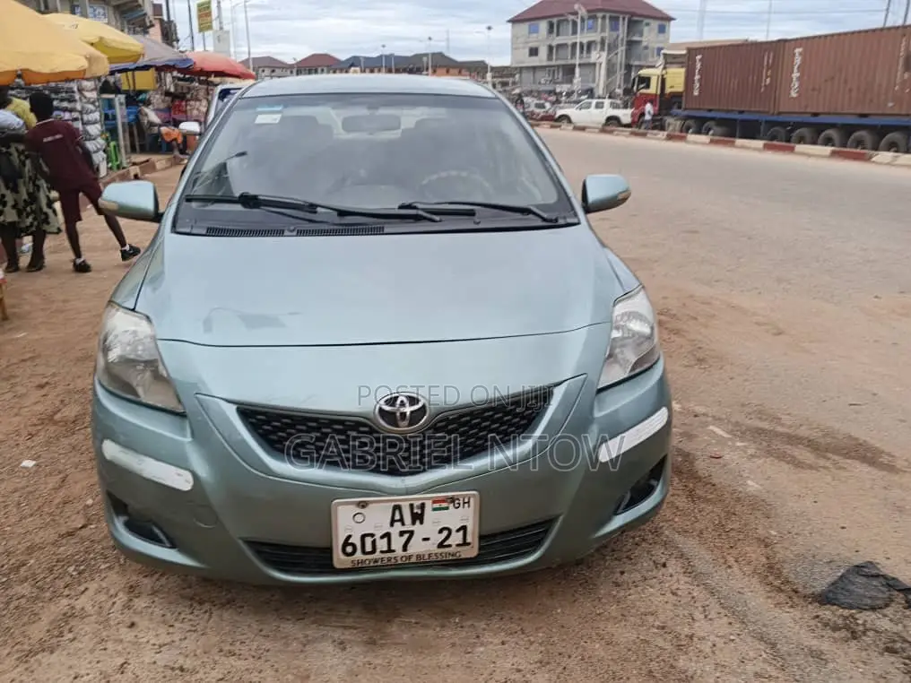 Toyota Yaris 2010 Green