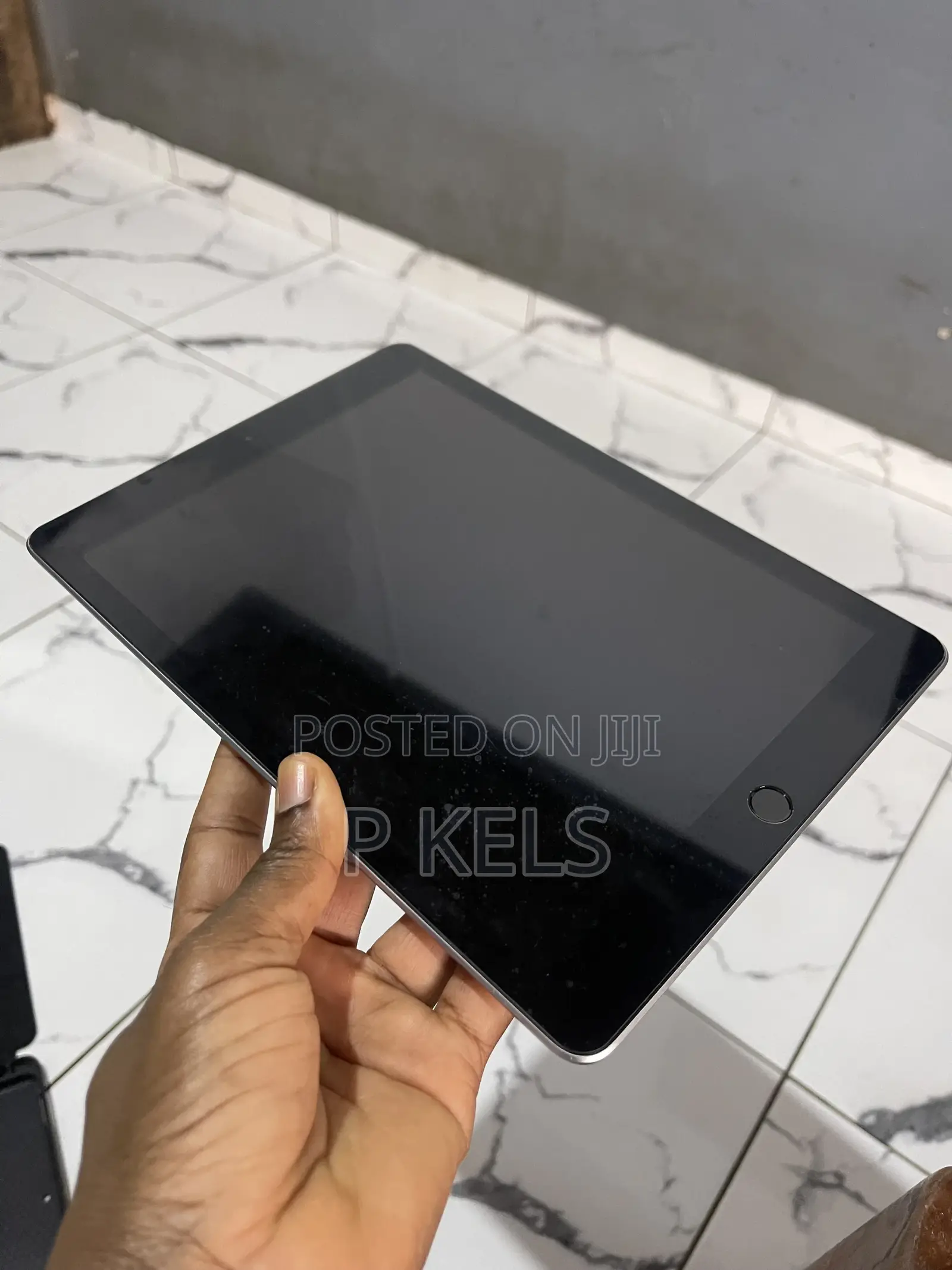 Apple iPad Wi-Fi 32 GB Gray