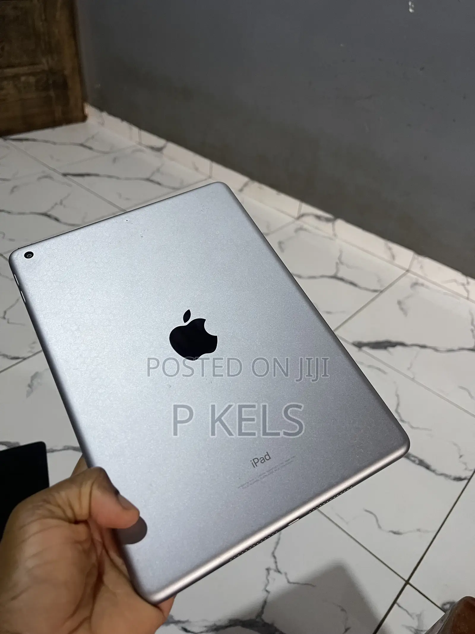 Apple iPad Wi-Fi 32 GB Gray