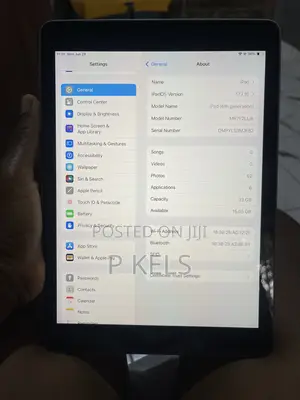 Apple iPad Wi-Fi 32 GB Gray