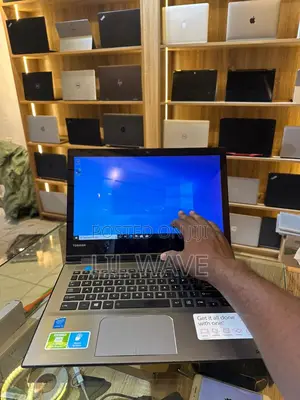 Laptop Toshiba Satellite E45T 8GB Intel Core i3 SSD 128GB