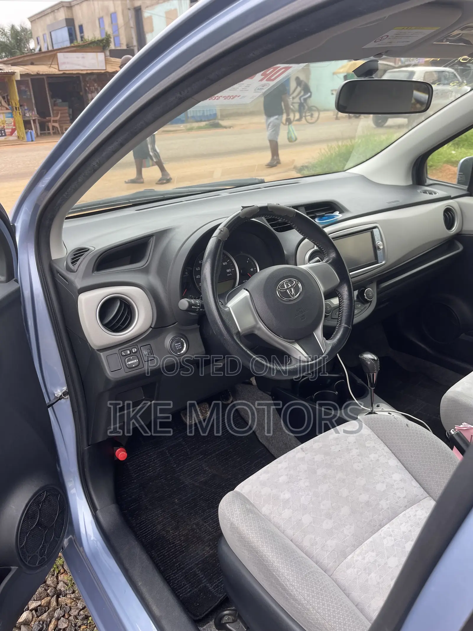 Toyota Vitz 1.3 AWD 3dr 2013 Blue