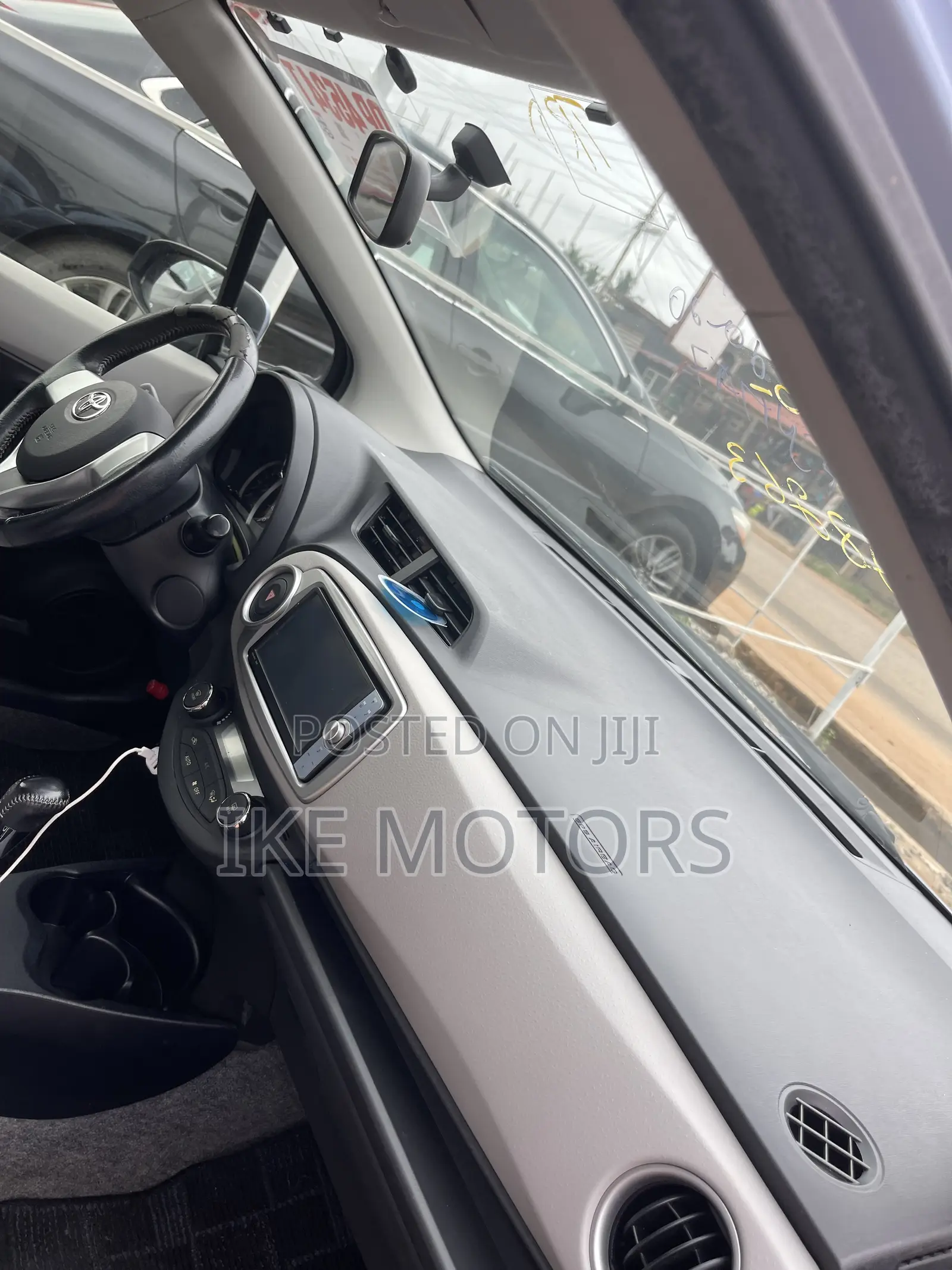 Toyota Vitz 1.3 AWD 3dr 2013 Blue