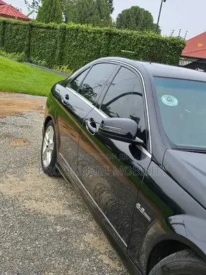 Mercedes-Benz C300 2010 Black