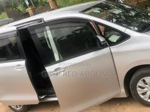 Toyota Voxy 2017 Silver