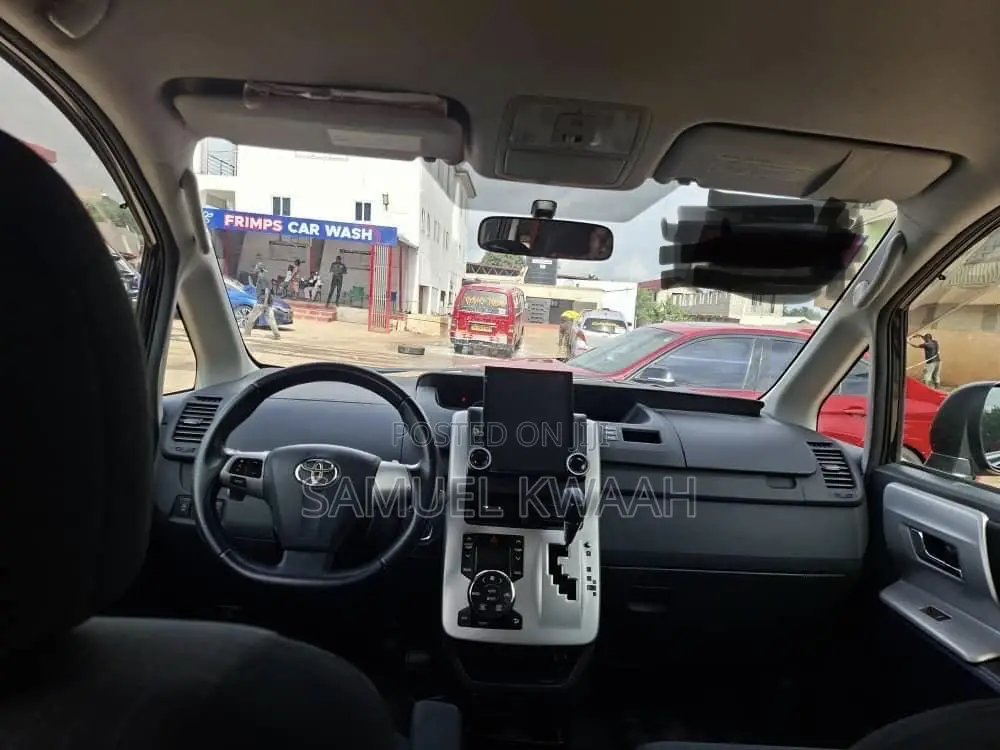 Toyota Voxy 2013 Black
