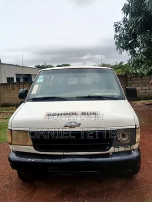 Chevrolet Shcool Bus 2000 White