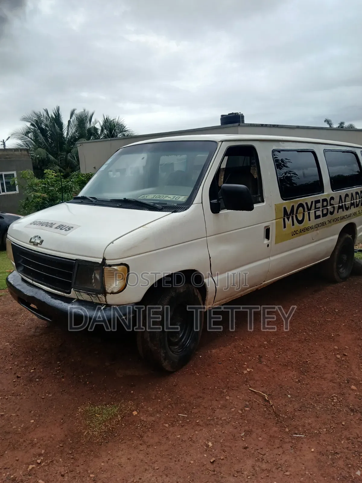 Chevrolet Shcool Bus 2000 White
