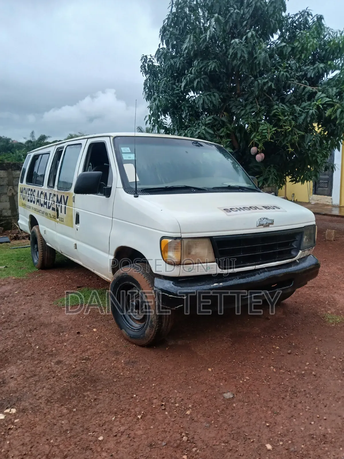 Chevrolet Shcool Bus 2000 White