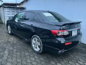 Toyota Corolla 2013 Black