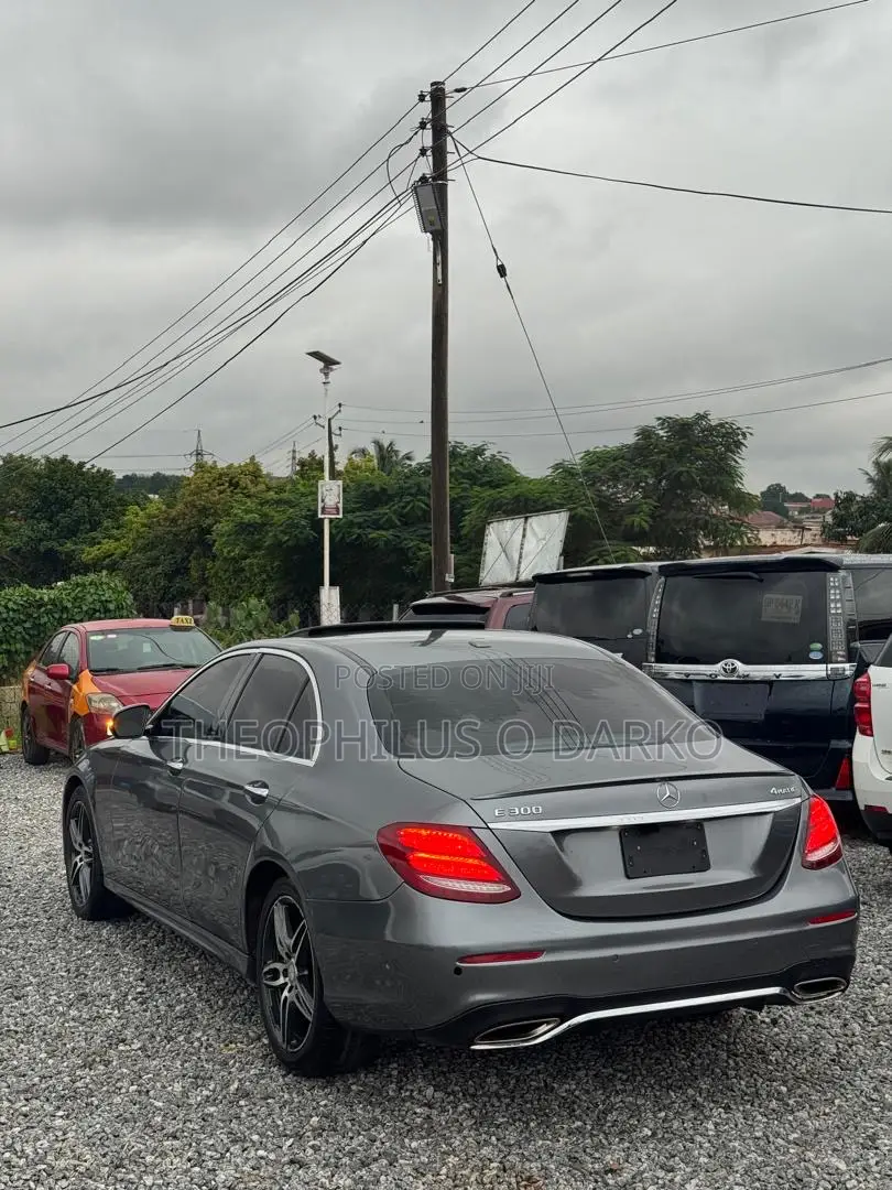 Mercedes-Benz C300 Luxury 4matic Sedan AWD (2.0L 4cyl 7A) 2017 Gray