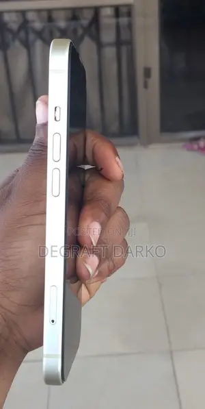 Apple iPhone 15 128 GB Yellow