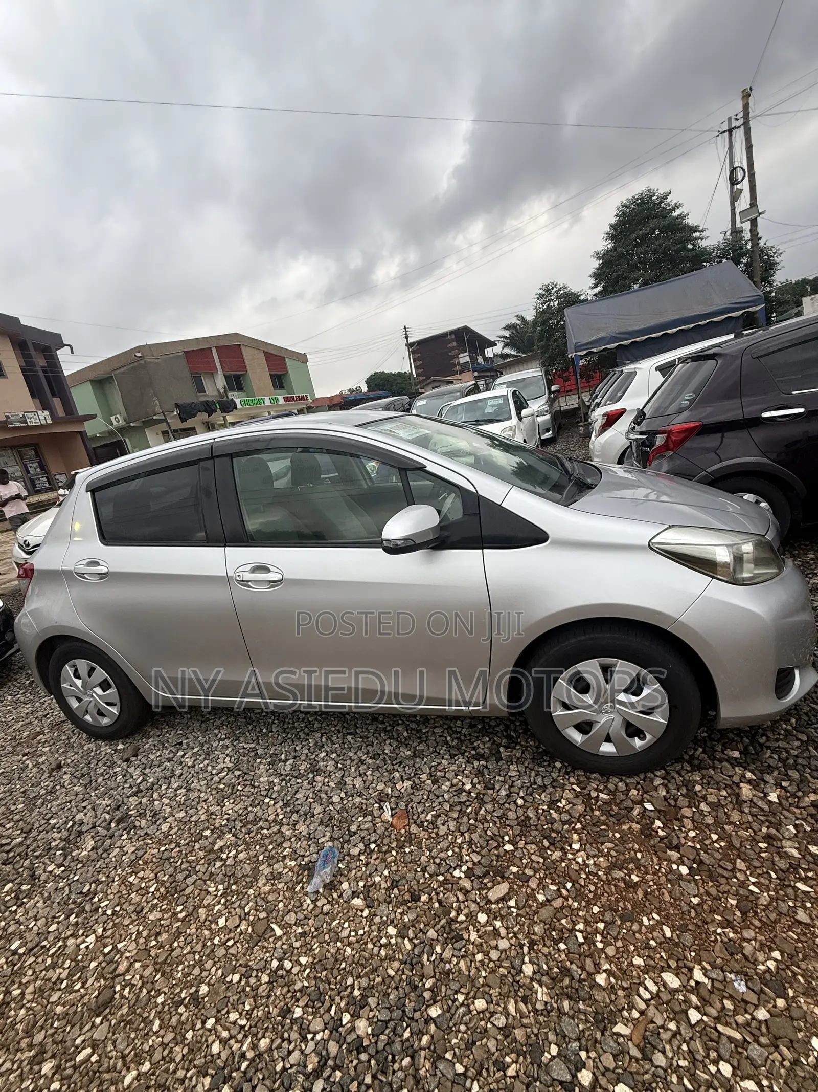 Toyota Vitz 1.3 FWD 5dr 2012 Silver