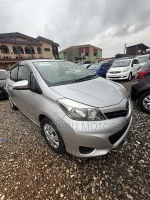 Toyota Vitz 1.3 FWD 5dr 2012 Silver