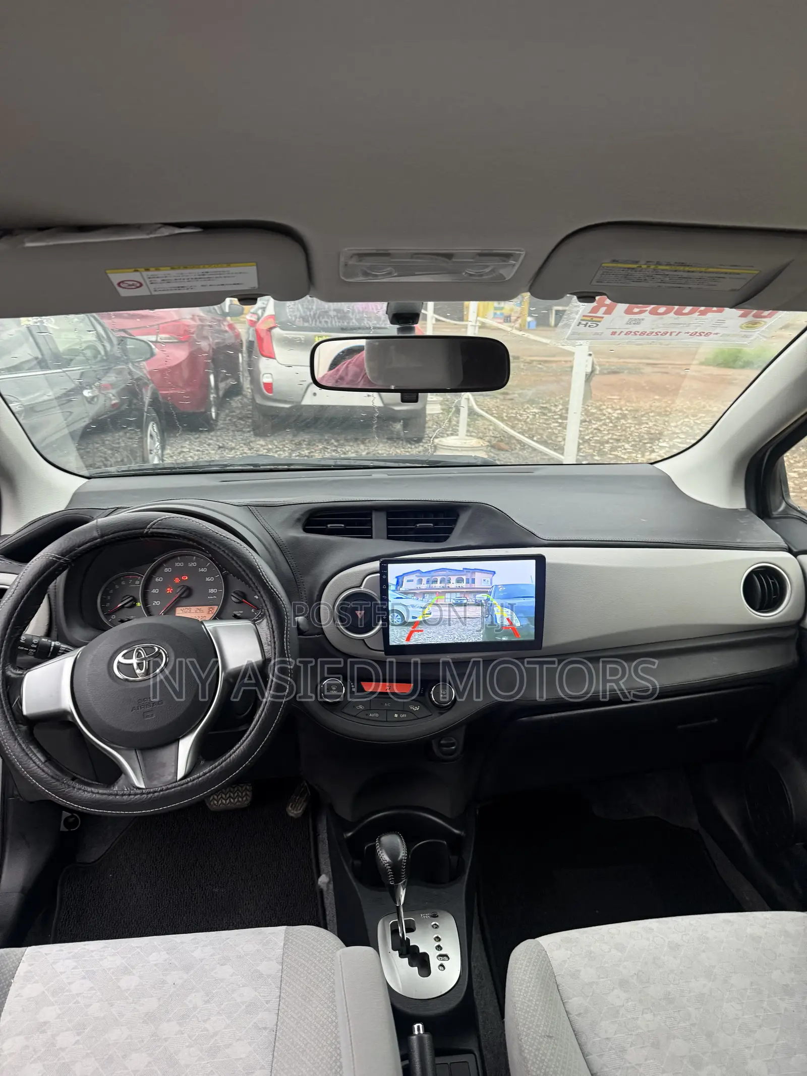Toyota Vitz 1.3 FWD 5dr 2012 Silver
