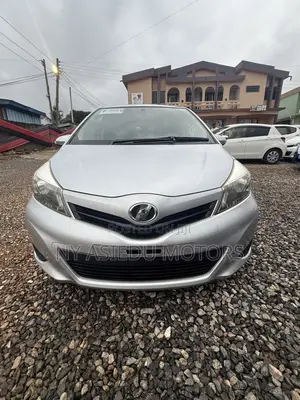 Toyota Vitz 1.3 FWD 5dr 2012 Silver