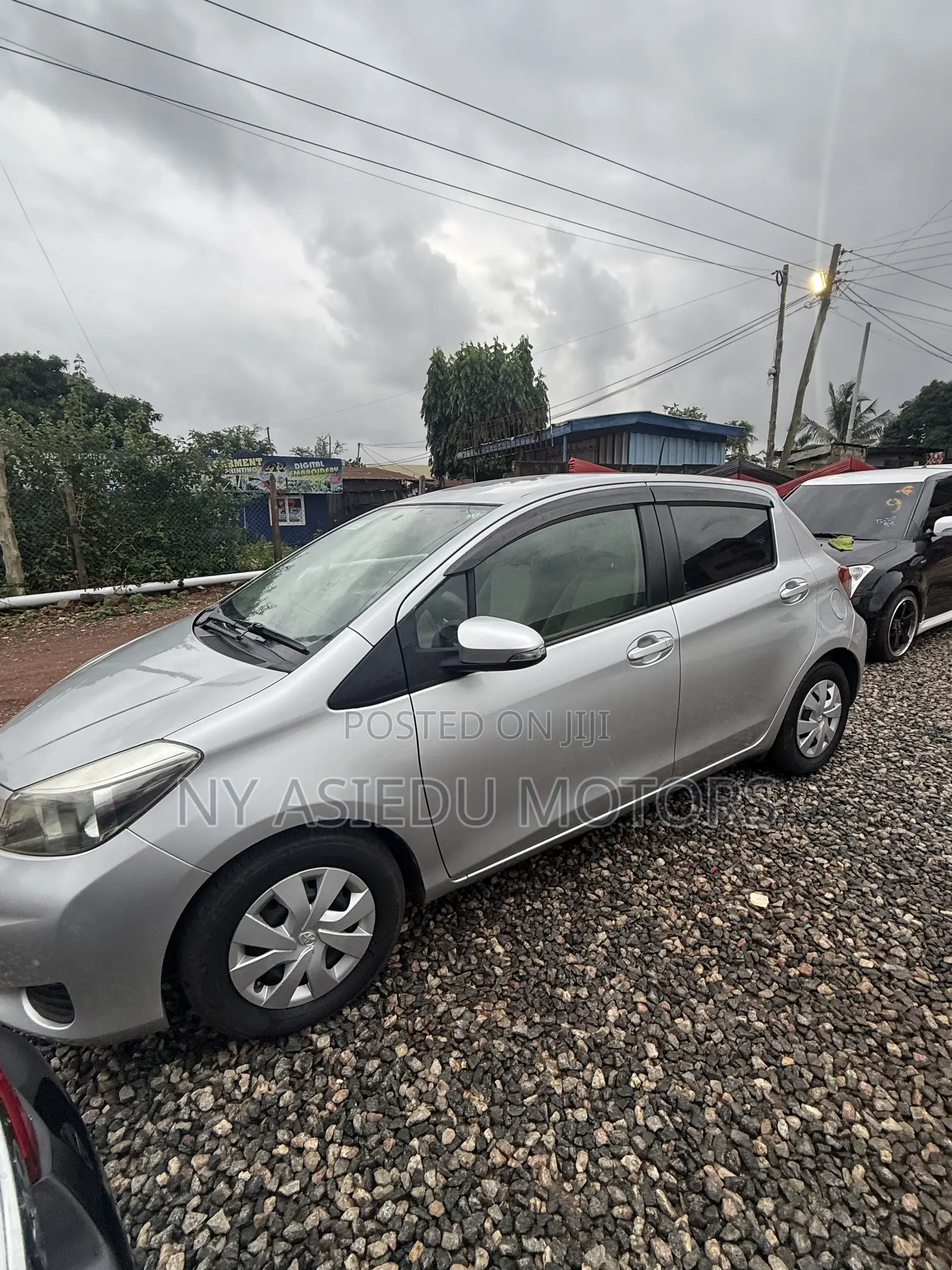 Toyota Vitz 1.3 FWD 5dr 2012 Silver