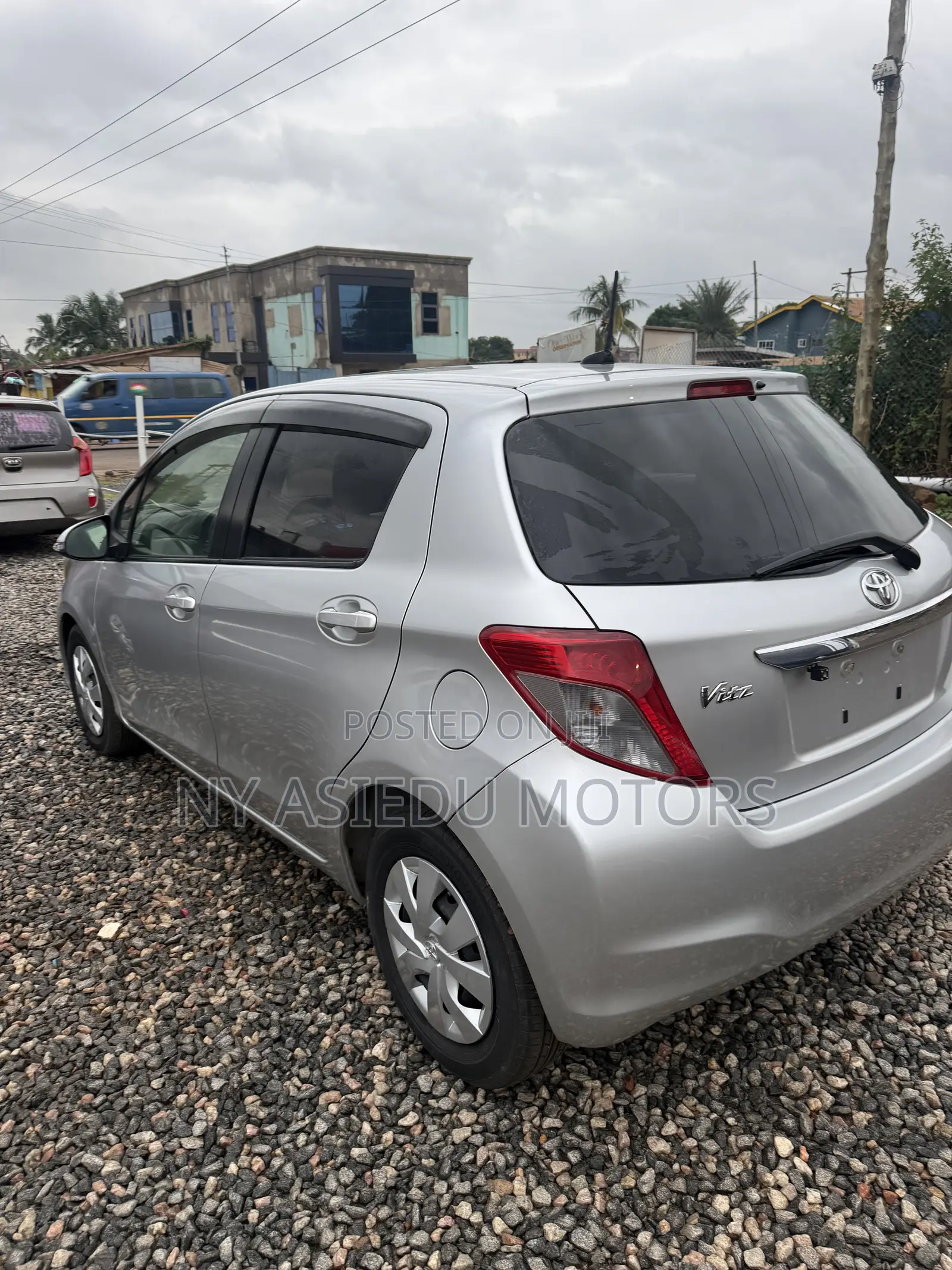 Toyota Vitz 1.3 FWD 5dr 2012 Silver
