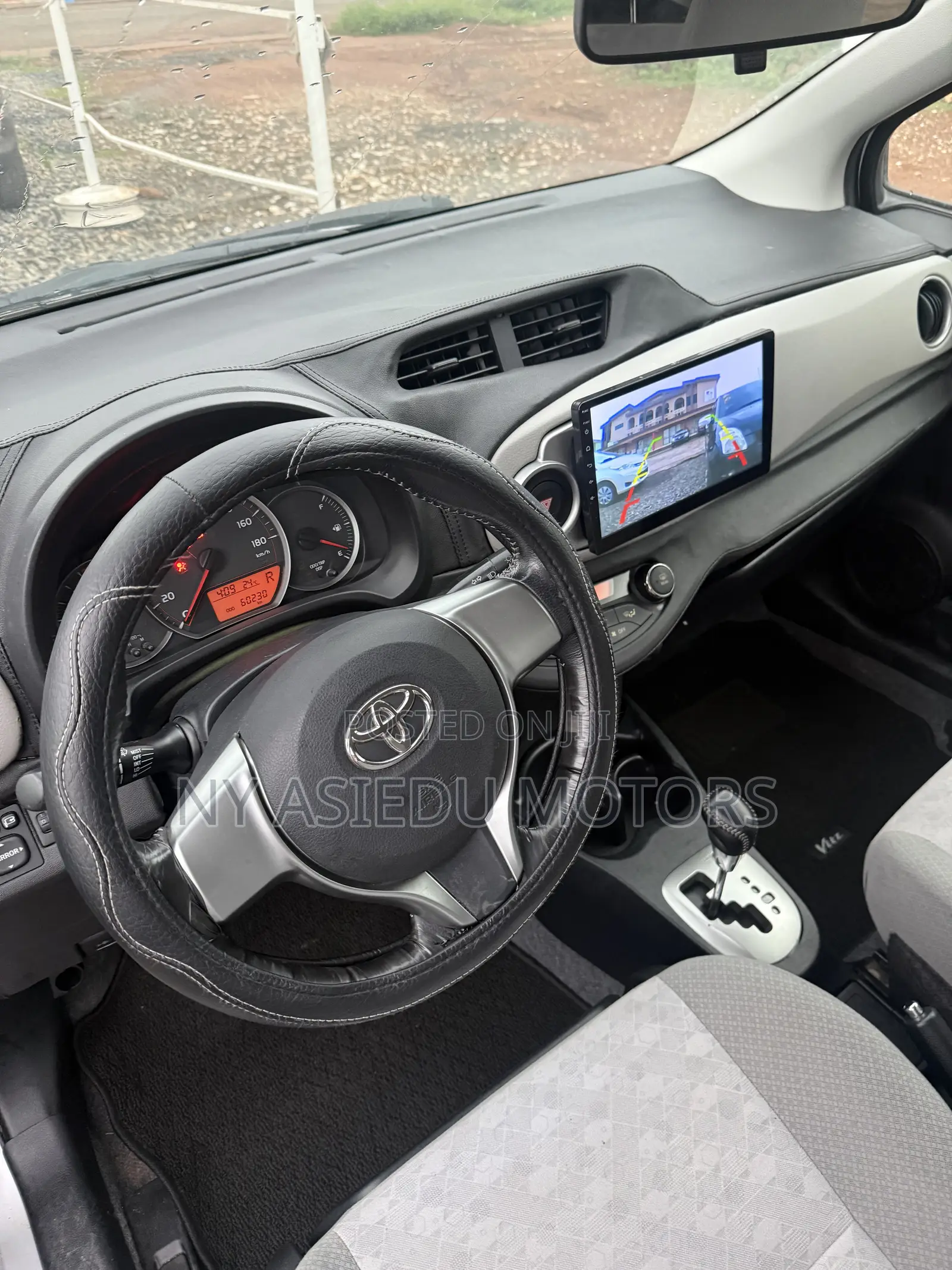 Toyota Vitz 1.3 FWD 5dr 2012 Silver