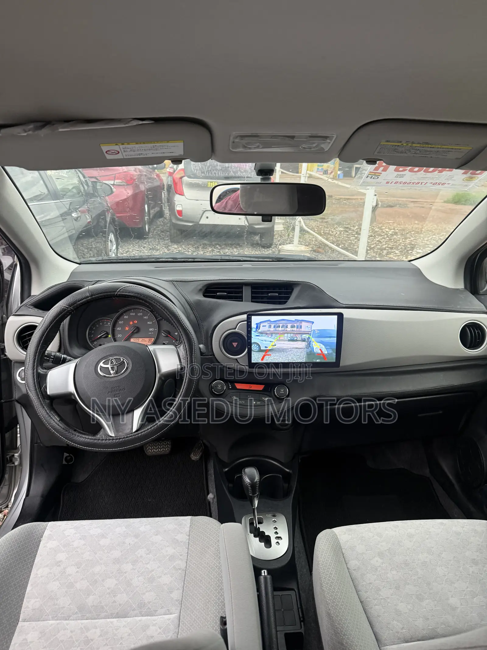 Toyota Vitz 1.3 FWD 5dr 2012 Silver