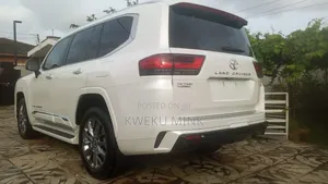 Toyota Land Cruiser 2025 White