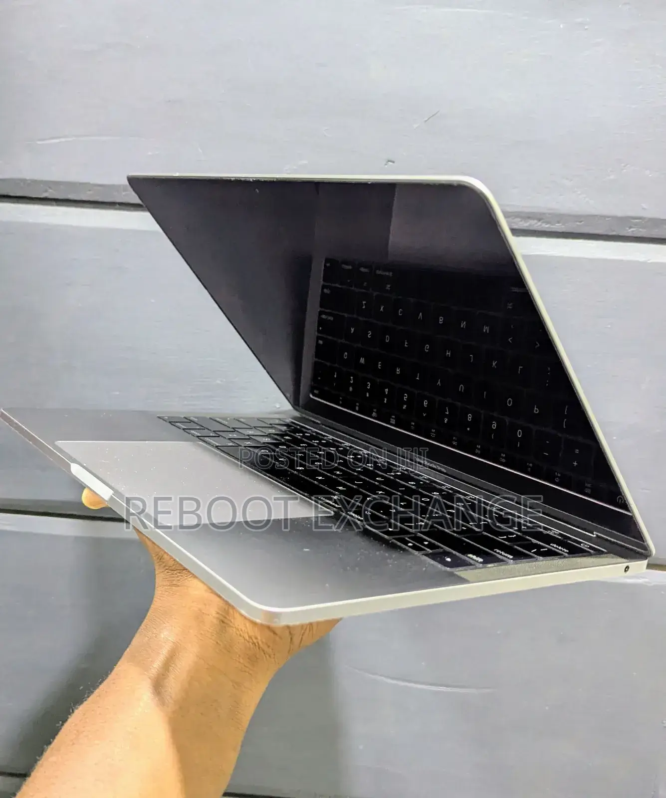 Laptop Apple MacBook 2017 8GB Intel Core i5 SSD 1T