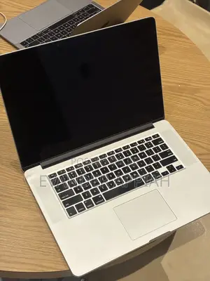 Laptop Apple MacBook Pro 2015 16GB Intel Core i7 SSD 256GB