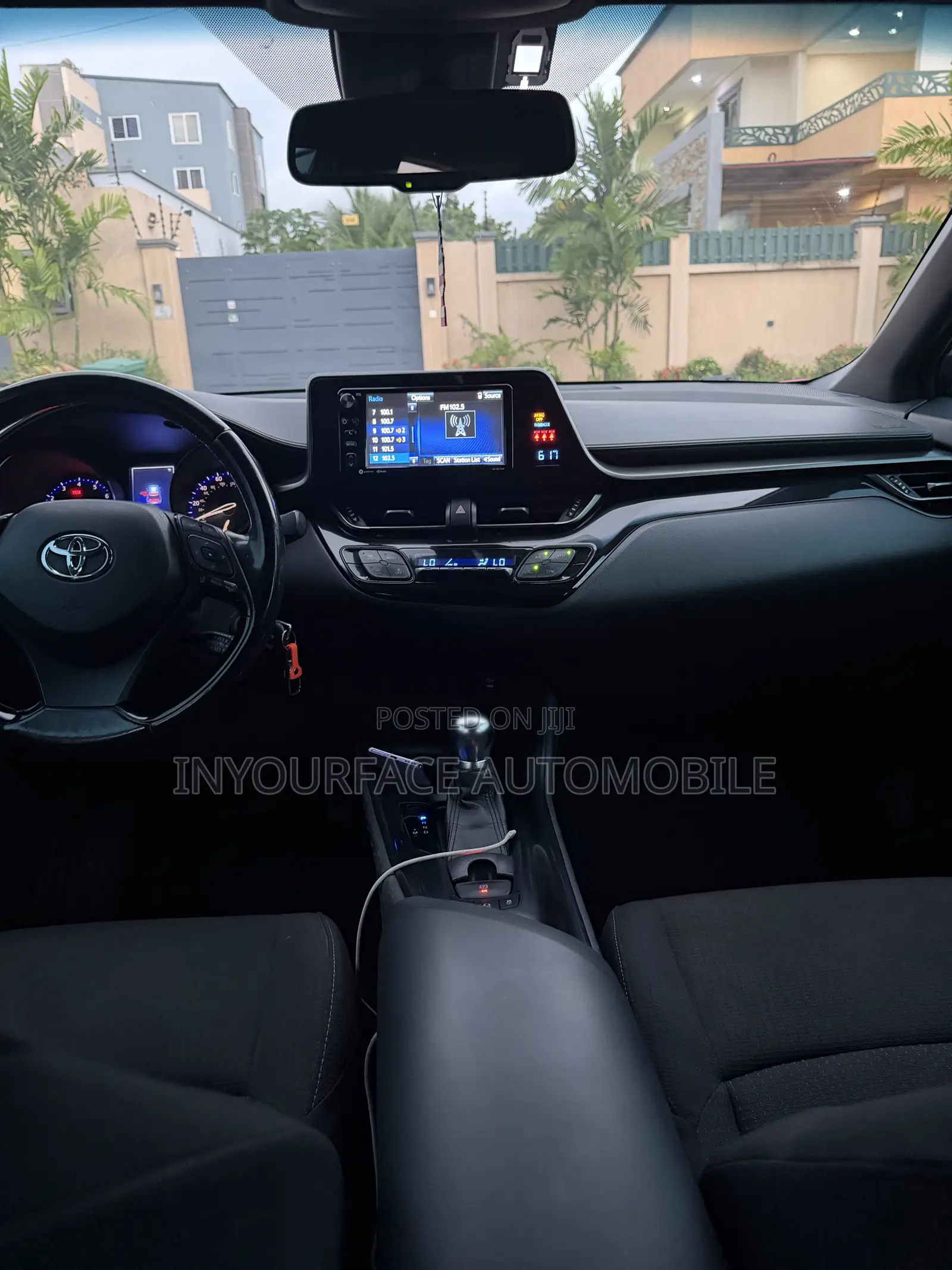 Toyota C-HR 2017 Pink