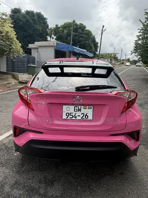 Toyota C-HR 2017 Pink