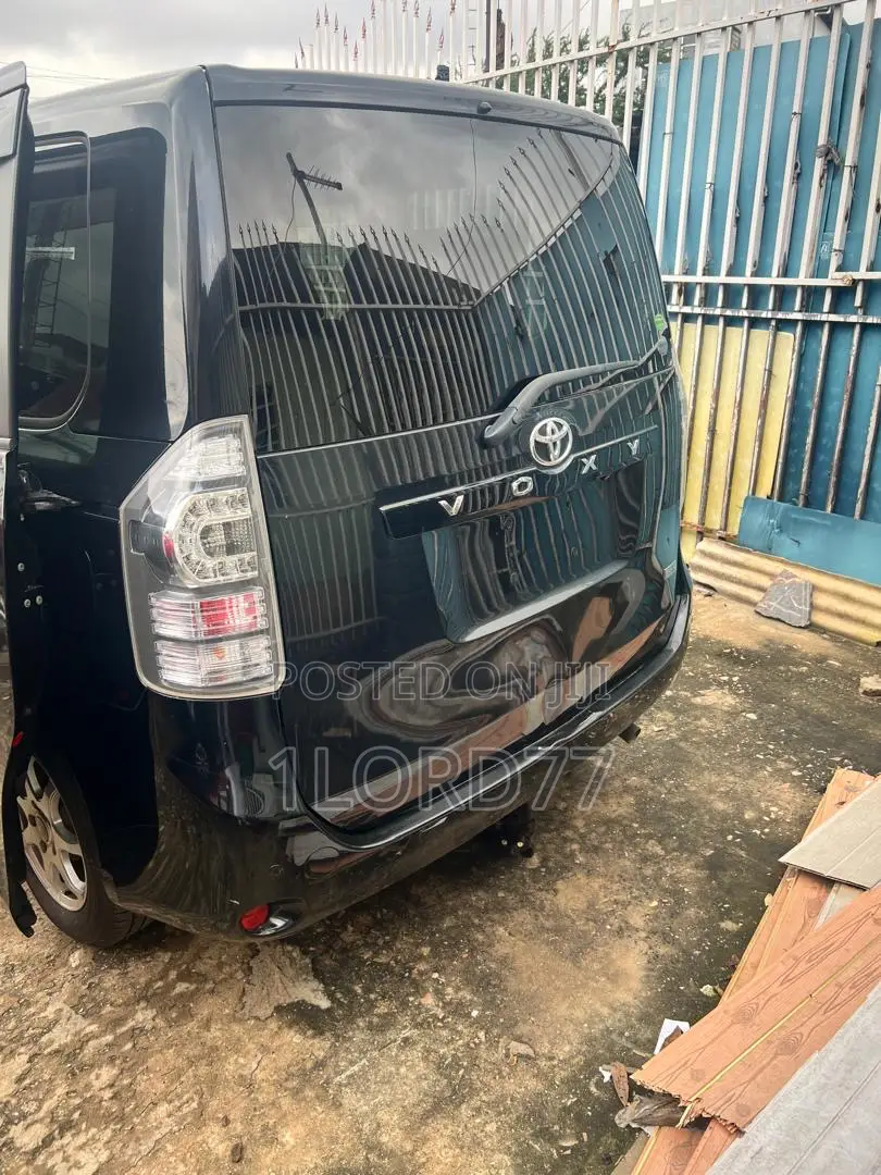 Toyota Voxy 2013 Black