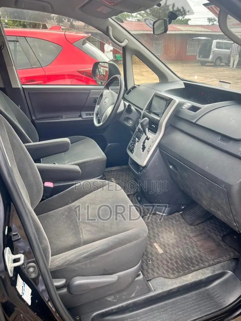 Toyota Voxy 2013 Black