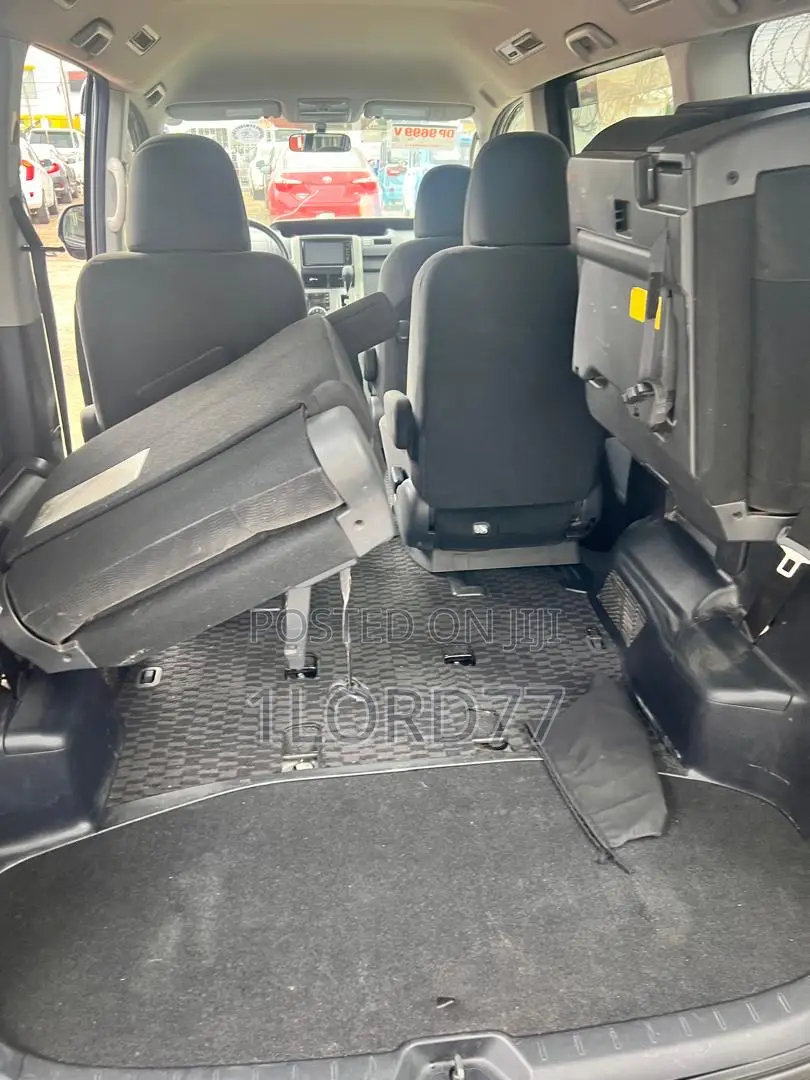 Toyota Voxy 2013 Black